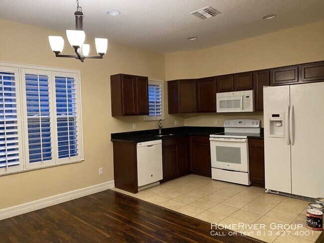 Building Photo - 3960 Avalon Park W Blvd