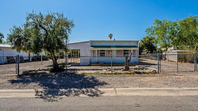 Primary Photo - 334 N 83rd St