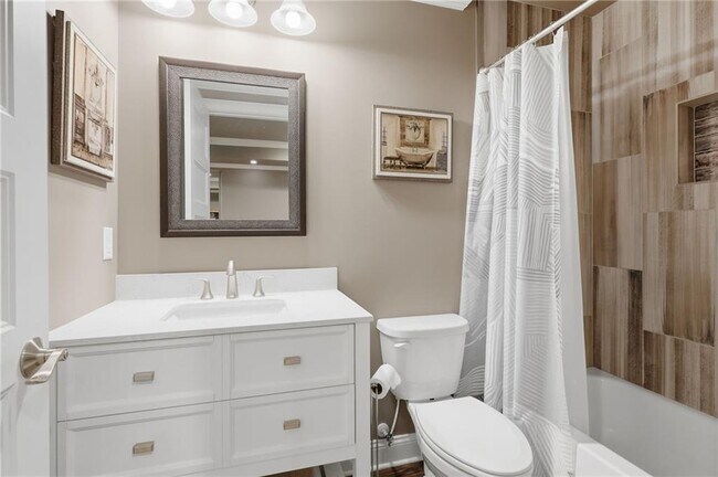 Building Photo - 8205 Applewood Ct