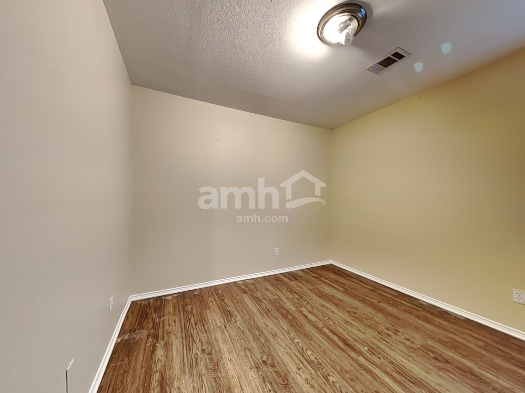 Building Photo - 1576 Sandhurst Dr