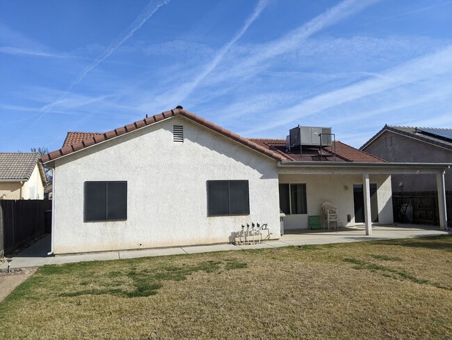 Building Photo - Nice, newer home in Fowler that offers a w...