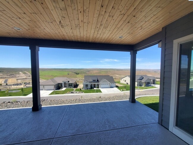 Building Photo - FOR RENT SOUTHCLIFFE