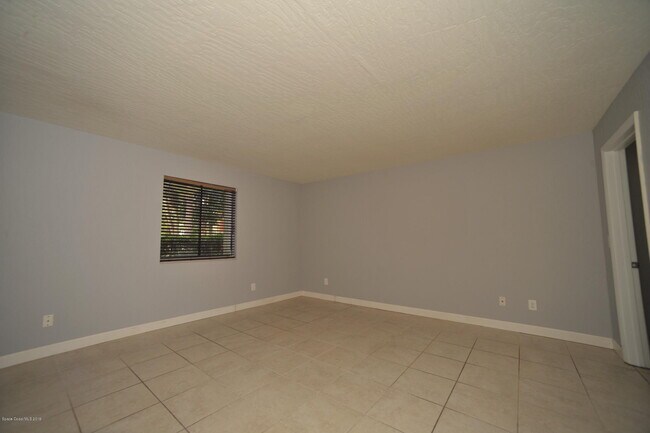 Building Photo - 2100 Forest Knoll Dr NE