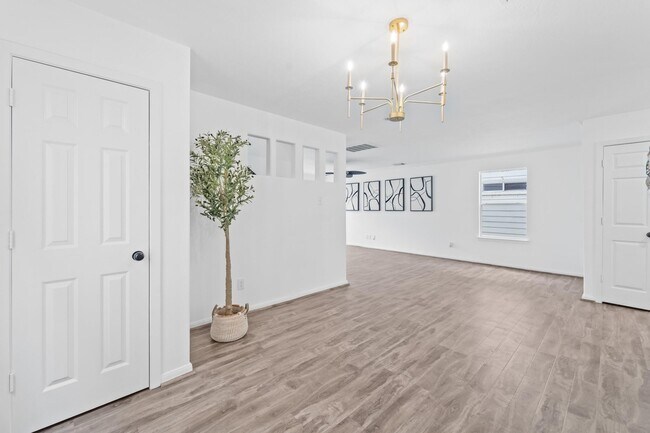 Building Photo - 6310 Mountain Pines Ln