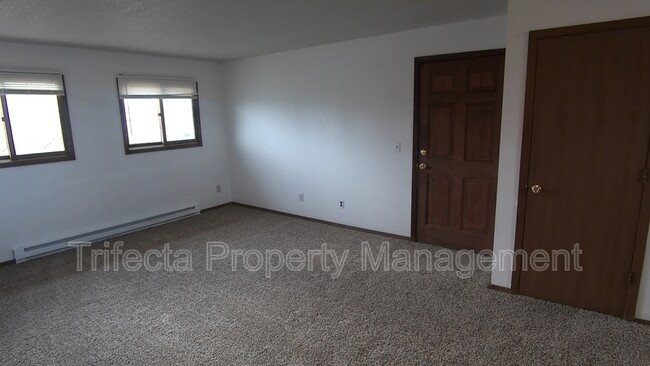 Building Photo - 4953 Basswood Dr