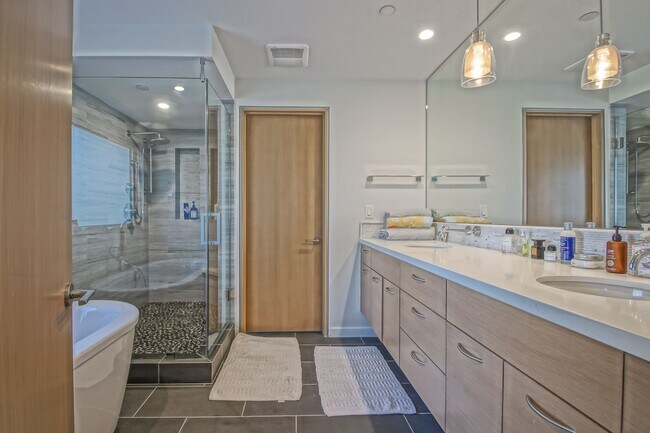 Building Photo - NEWER, LUXURIOUS & MODERN, 2920 SQ FT HOME W/ HIGH END DETAILS, AMAZING DECK/BALCONY SPACE, 2-CAR...