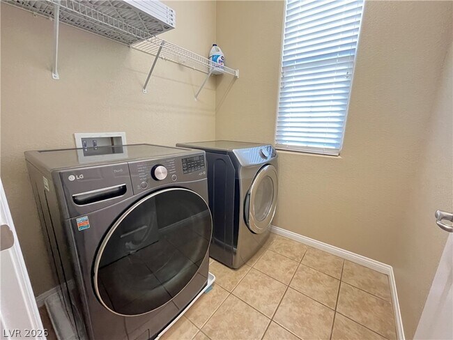 Building Photo - 5547 Fairmeade Way