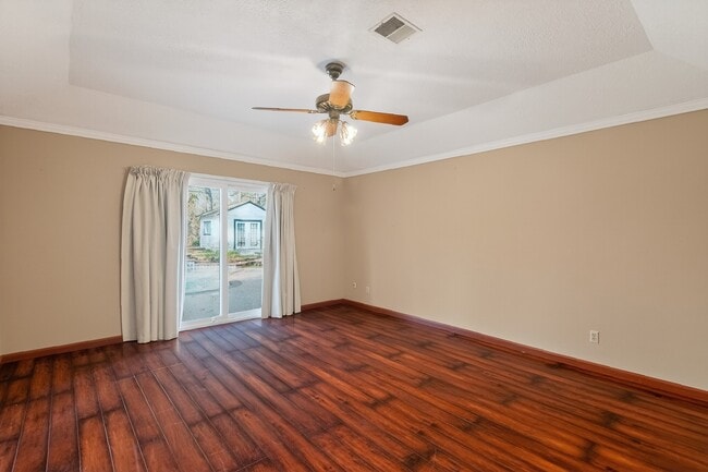 Building Photo - 127 Sagewood Dr