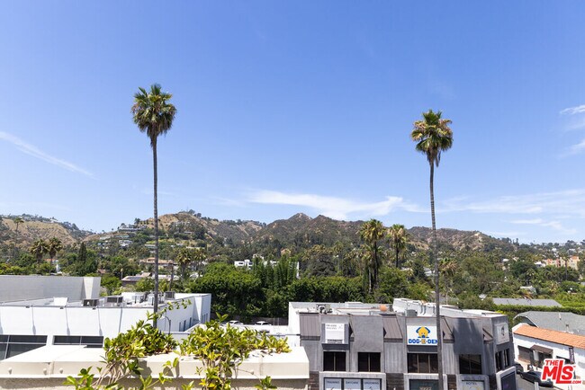 Building Photo - 7566 W Sunset Blvd