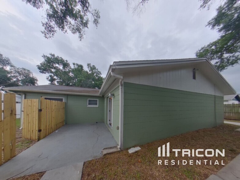 Building Photo - 105 Ravenway Dr