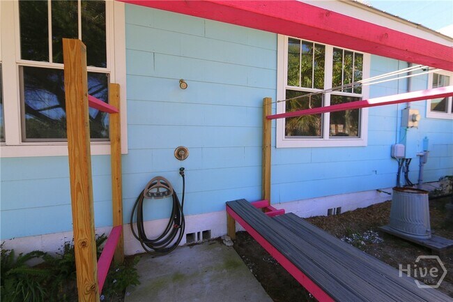 Building Photo - 201 Lovell Ave