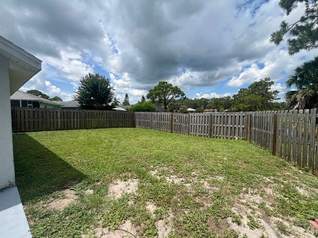 Building Photo - 302 Sawmill Creek Ct