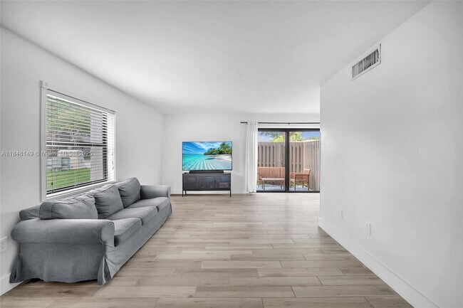 Building Photo - 10611 SW 113th Pl