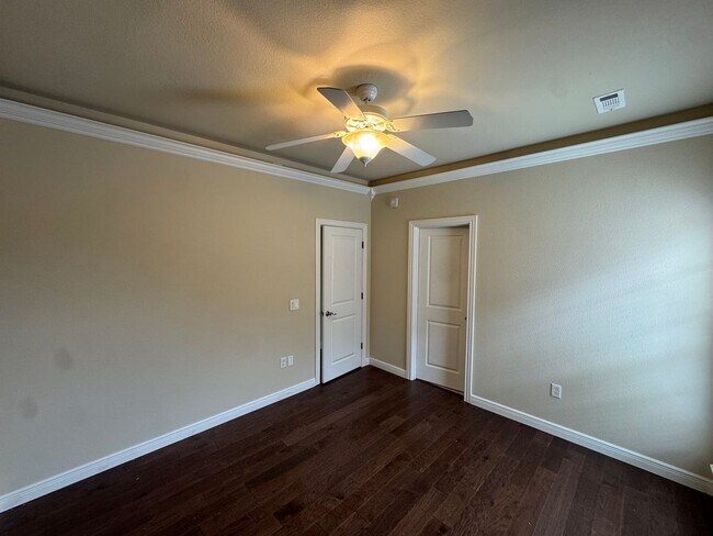 Building Photo - 407 Lyndal Ln