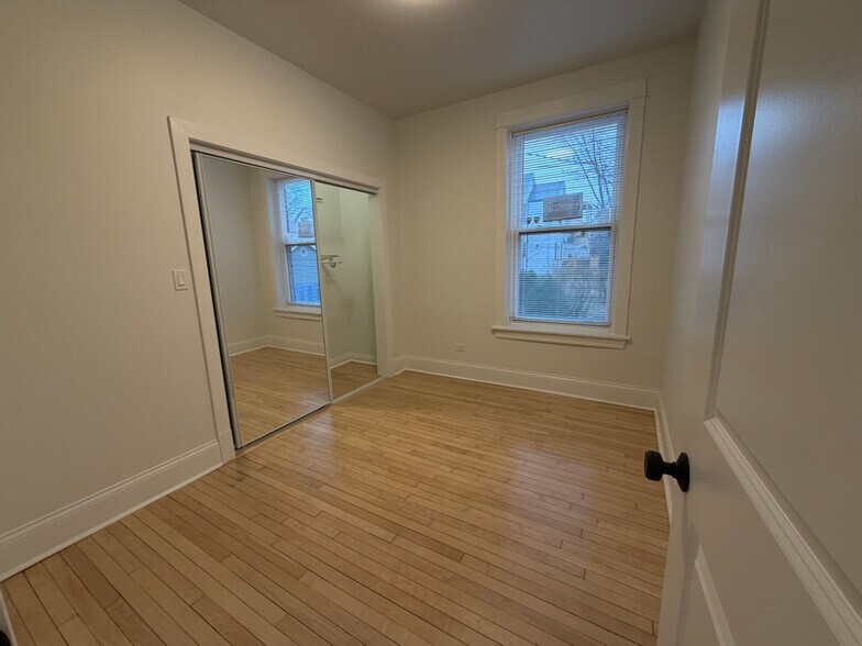 Building Photo - 3414 W Schubert Ave