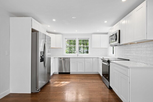 Primary Photo - 125 Beacon St
