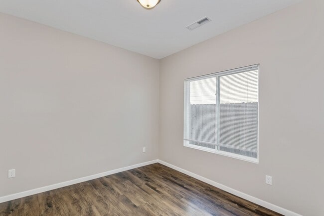 Building Photo - Large Duplex in Maize