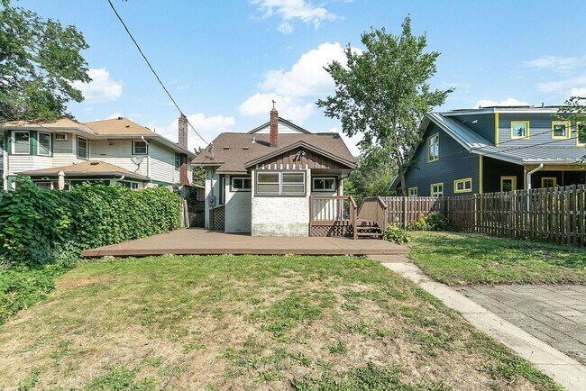 Building Photo - Updated 5 bedroom 2 bath single family house