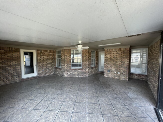Building Photo - 2212 Peachwood Ct