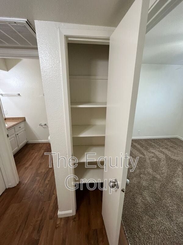 Building Photo - 4042 W Meadow Ave