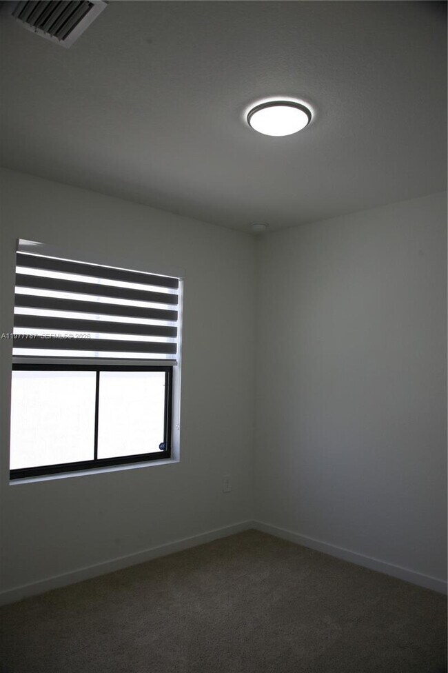 Building Photo - 371 NE 16th St