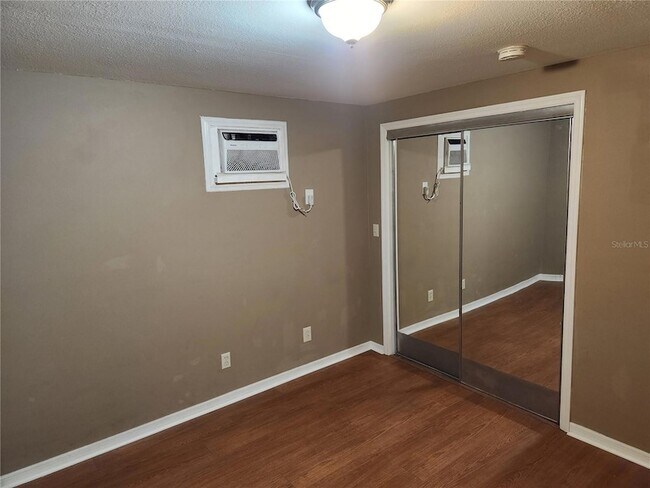 Building Photo - 1215 Skyview Blvd