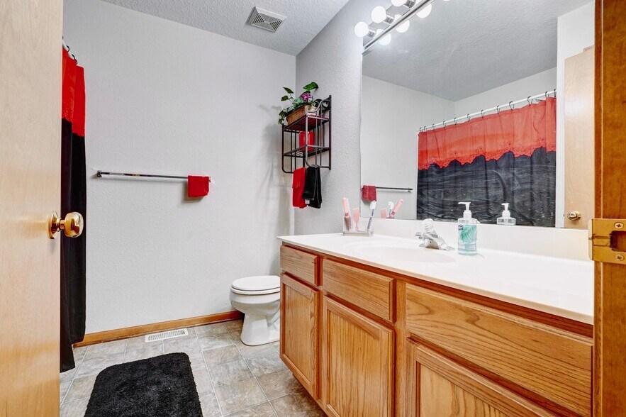Building Photo - 3410 Zinnia Dr