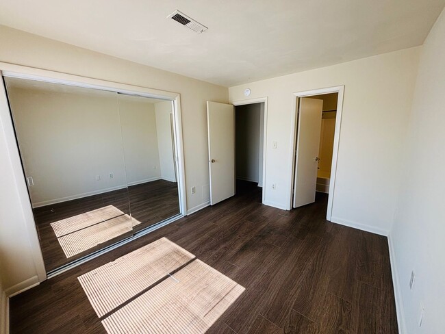 Building Photo - 824 Cascade Ct