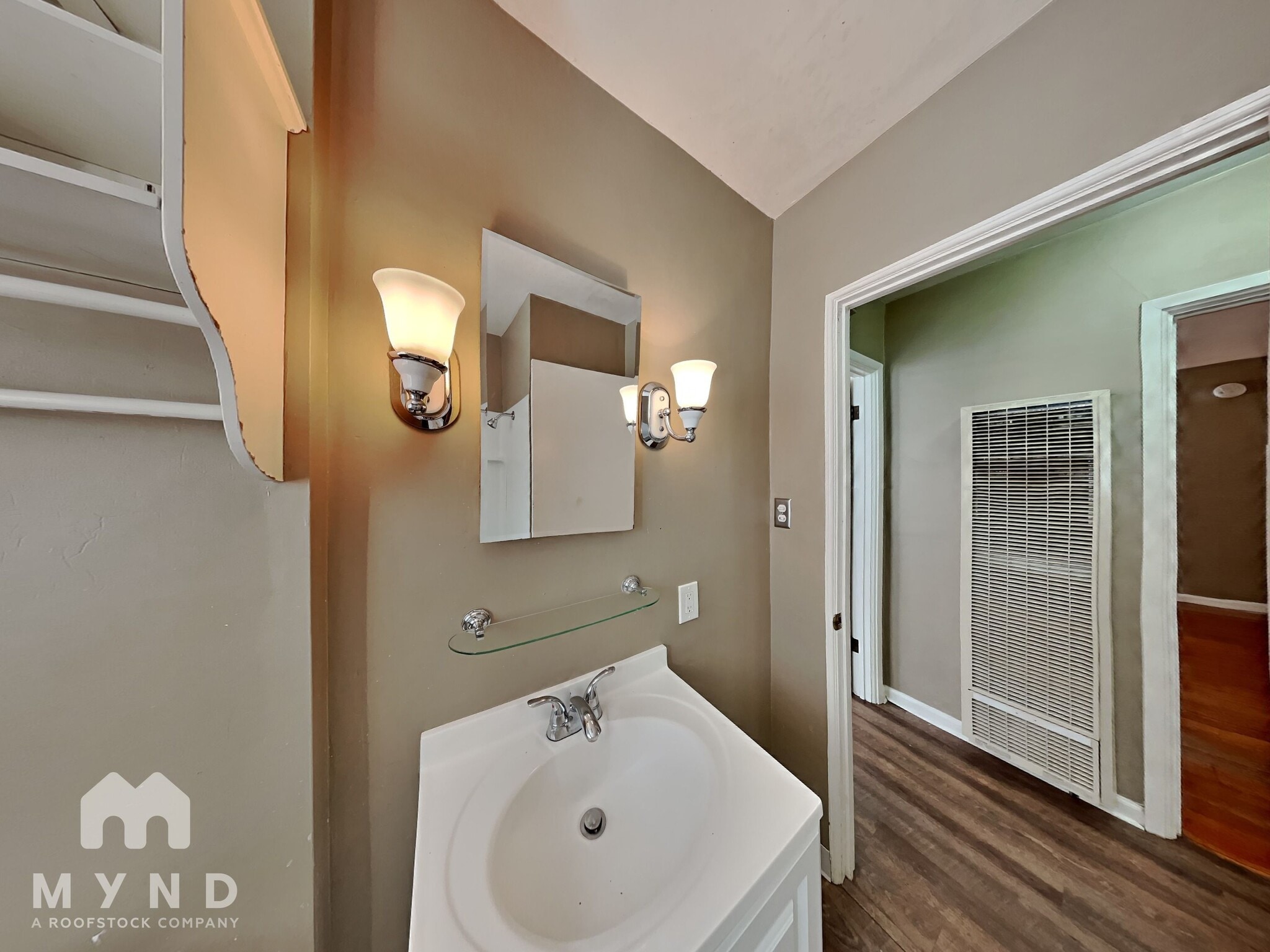Building Photo - 2141 Royal Oaks Dr