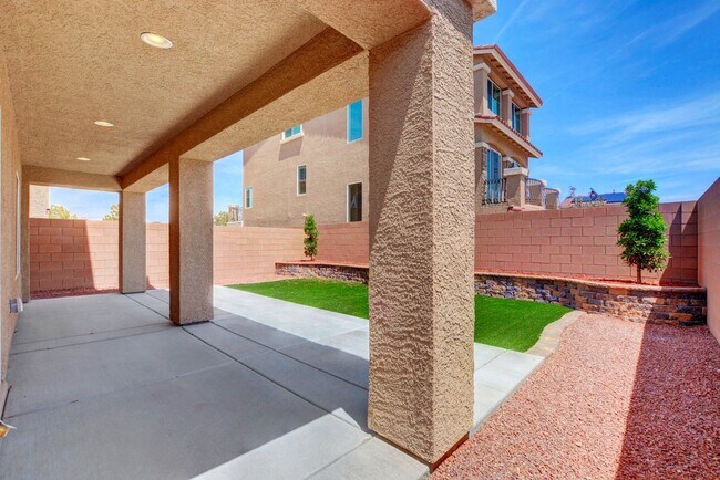 Building Photo - HUGE 3 Story, 5 Bedroom Home in the Southwest!