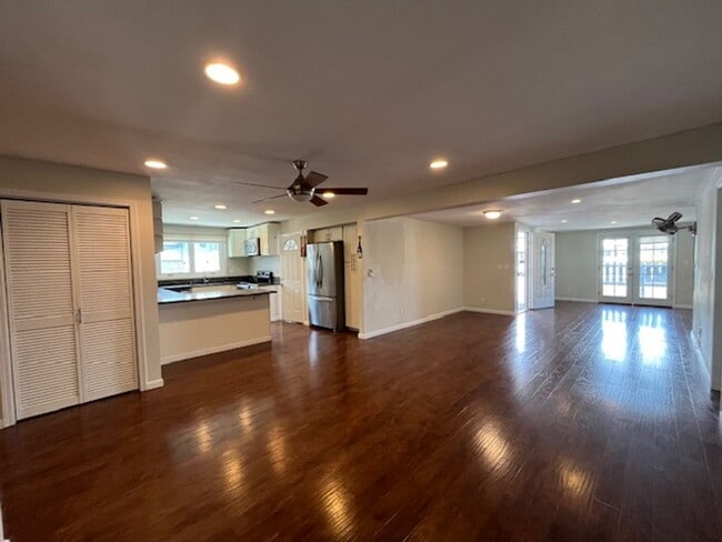 Primary Photo - Available 08/16/2025! - Large 4 bedroom/2 ...