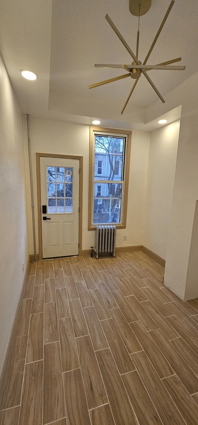 Building Photo - 70 Weirfield St