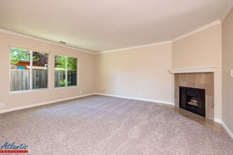 Building Photo - 457 Oak Ave