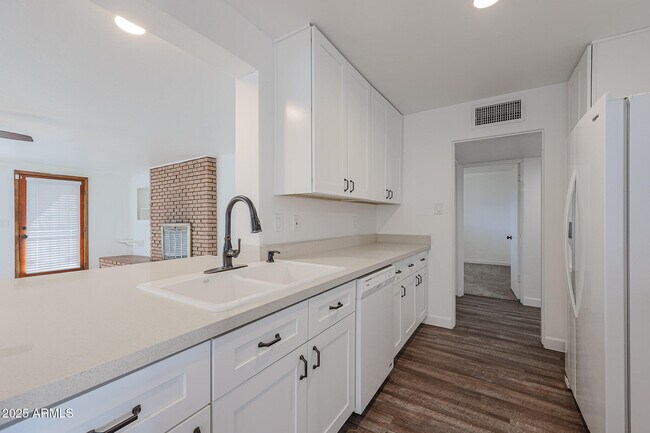 Building Photo - 4122 N 6th Ave