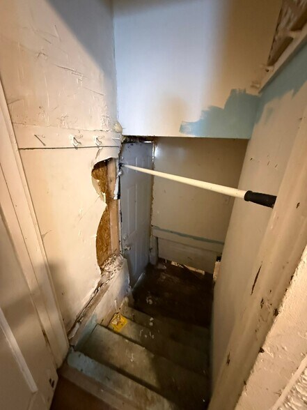 Building Photo - 1305 E Whitmer St