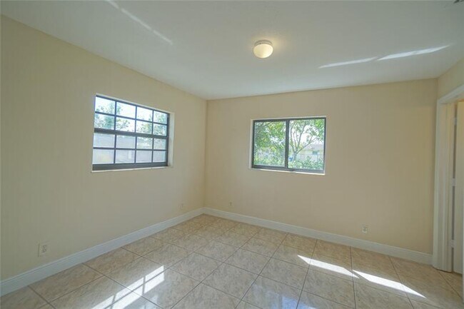 Building Photo - 5720 SW 26th St