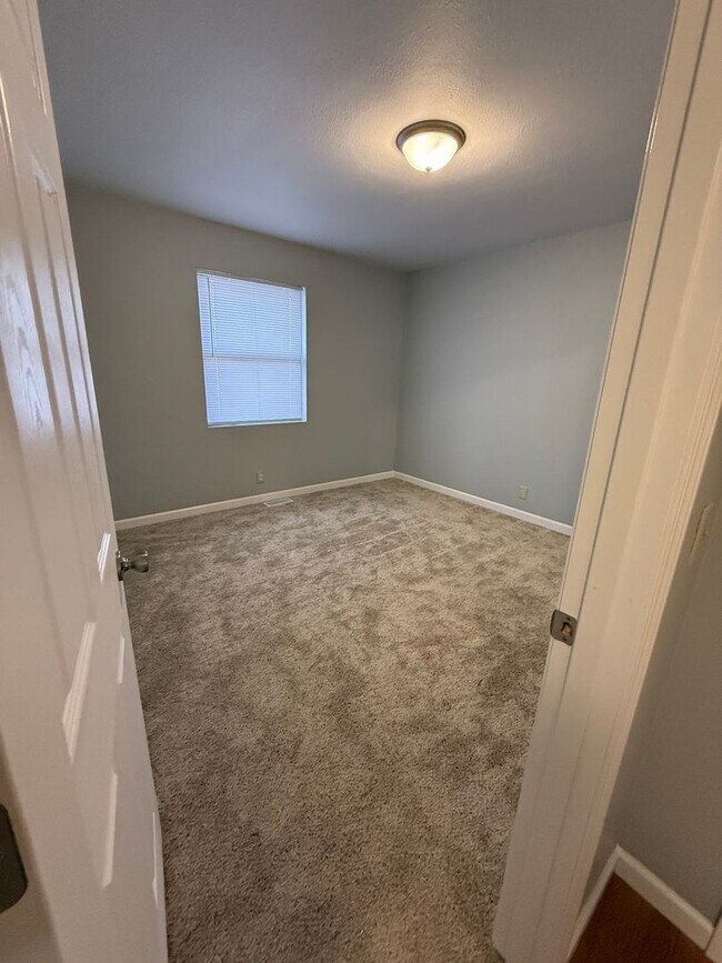 Building Photo - Fully remodeled 3 bedroom in great neighborhood - Iola