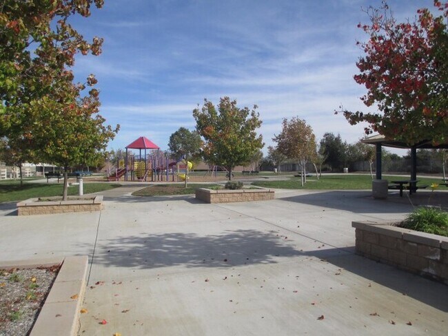 Building Photo - 40407 Calle Real