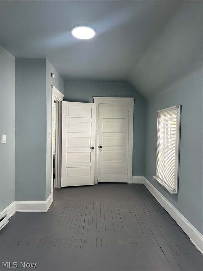 Building Photo - 3636 E 55th St