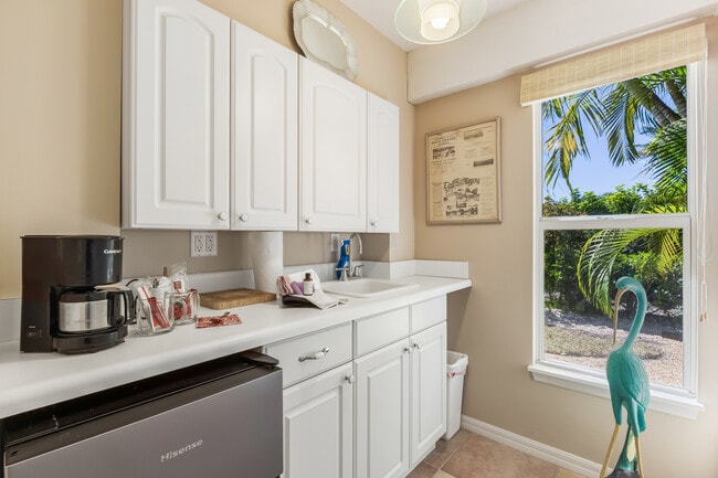 Building Photo - 1600 Treasure Ln