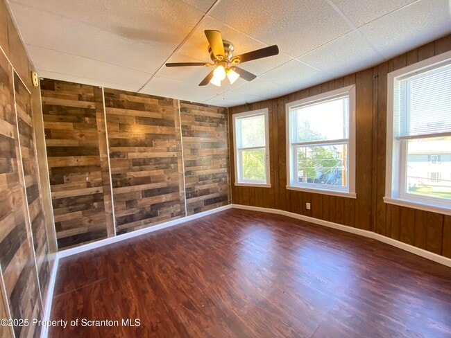 Building Photo - 308 N Irving Ave