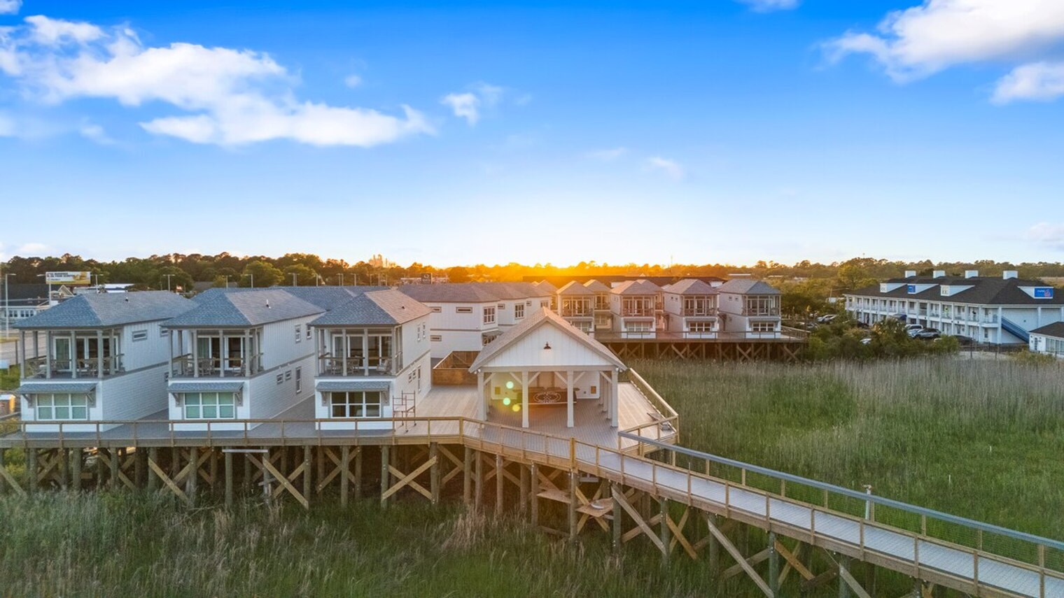 Building Photo - 420 Marina Dr