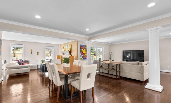 Building Photo - 8620 Stableview Ct