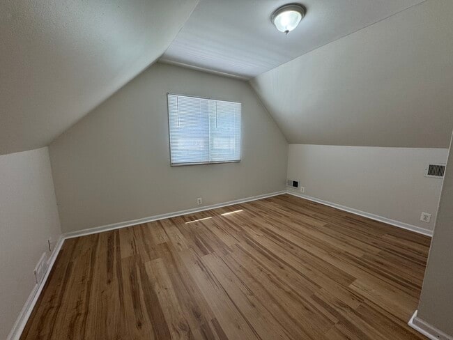 Building Photo - 5146 W Dakin St
