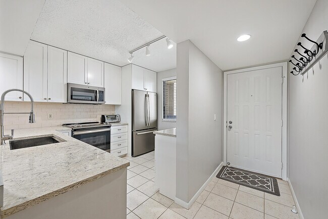 Building Photo - 301 S Seas Dr