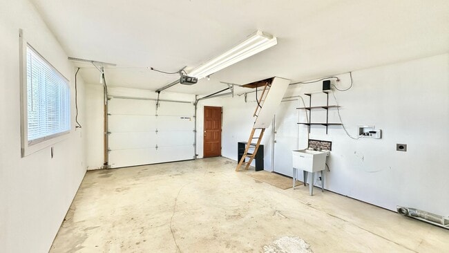 Building Photo - Wonderful Single-Story Fully Detached Gues...