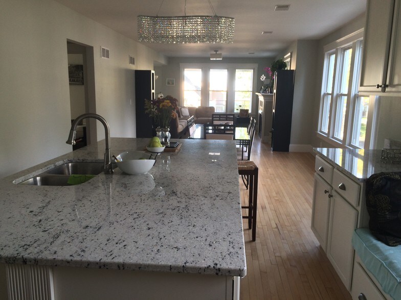 Kitchen - 2547 S Shore Dr