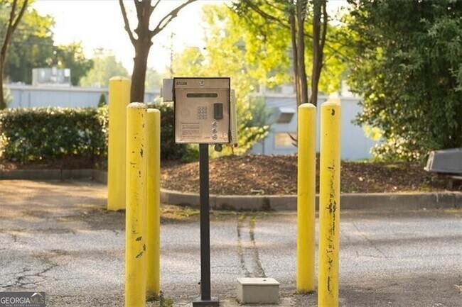 Building Photo - 1364 Rietveld Row NW