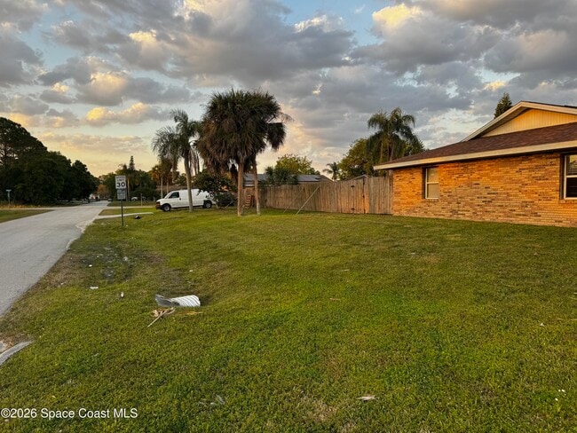 Building Photo - 377 Emerson Dr NW