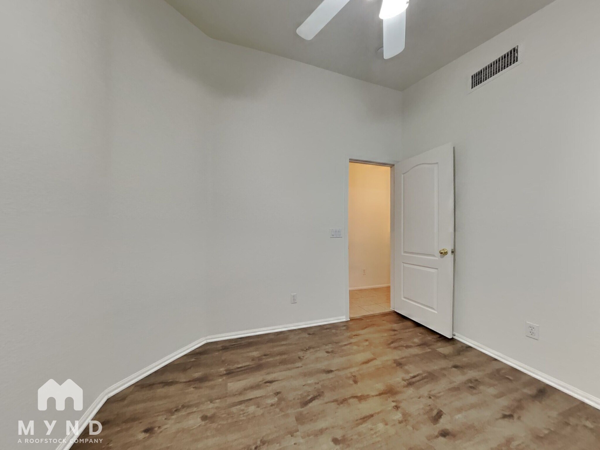 Building Photo - 542 N 169th Ave